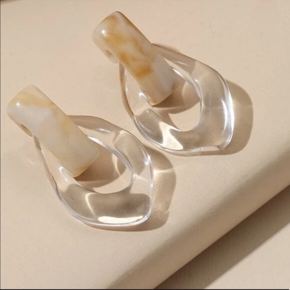 Last! 🆕 Anthro acrylic geometric earrings - Picture 5 of 8